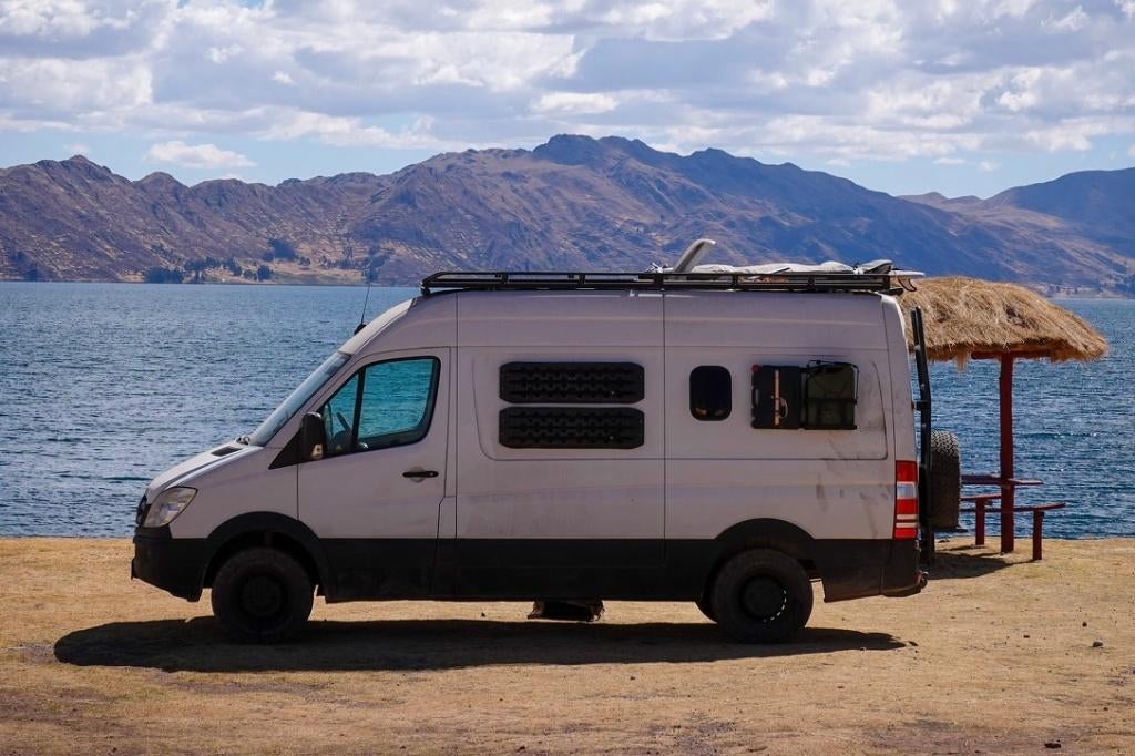 Prijsverlaging: Off-grid home-on-wheels - Mercedes campervan, Mercedes-Benz, Particulier, Kluisje, 4 tot 5 meter