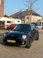 Zwarte sportieve MINI cooper r56, Voorwielaandrijving, 40 €/maand, 4 cilinders, 4 stoelen