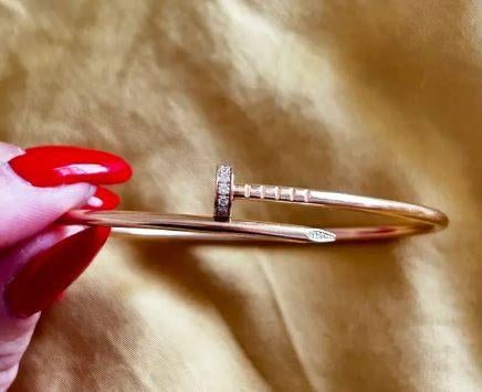 Luxe merk sieraden –Cartier, Bvlgari, Van Cleef & Arpels e.a, Met bedels of kralen, Nieuw, Ophalen of Verzenden, Goud