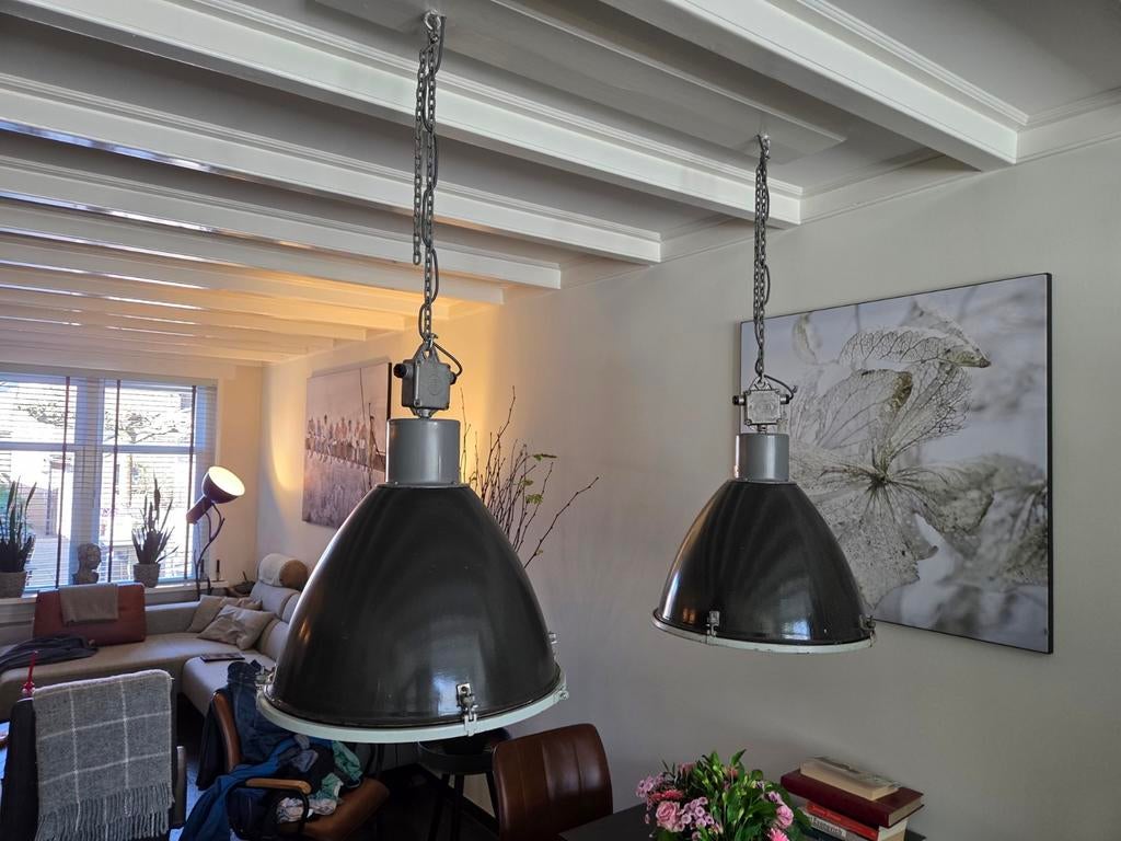 Set van 2 identieke oude  industriële hanglampen, Huis en Inrichting, Ophalen, Gebruikt, 50 tot 75 cm, Industrieel, Vintage