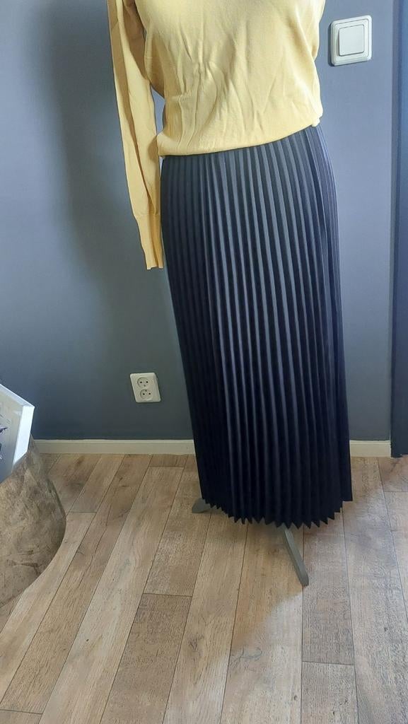 Pliserok.. Selected /Femme, Maat 38/40 (M), Galajurk, Zwart, Nieuw