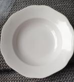Groot servies met diverse borden en schalen, Ophalen, Porselein, Overige stijlen, Bord(en)