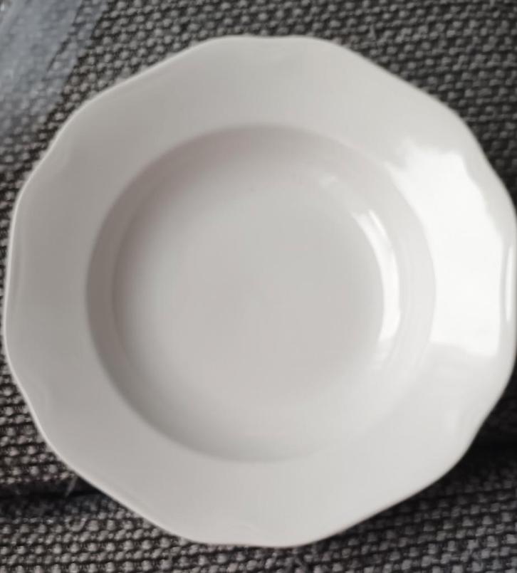 Groot servies met diverse borden en schalen, Huis en Inrichting, Keuken | Servies, Bord(en), Overige stijlen, Porselein, Ophalen