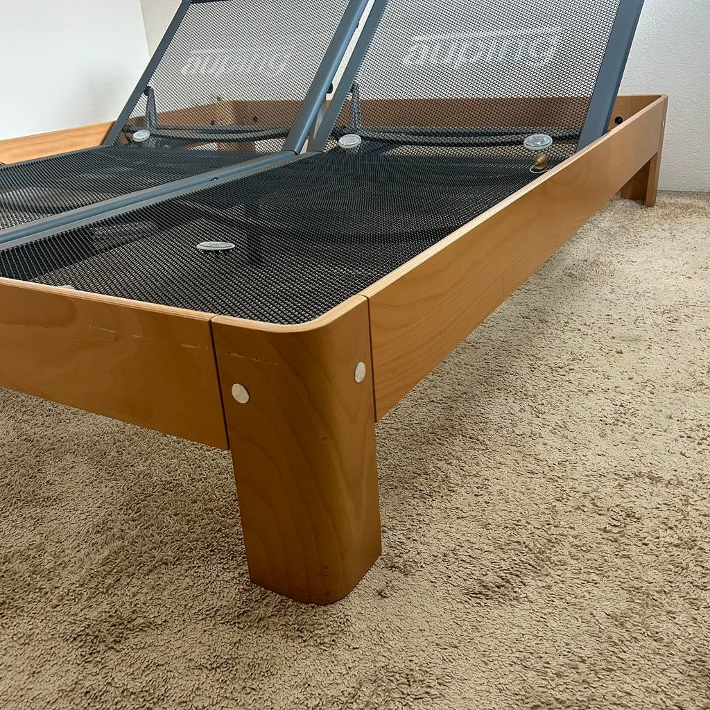 Auping Auronde bed 210x180, beuken, met 2 verstelbare bodems, Ophalen, Nederlands design (Auping Auronde, ontwerp Frans de la Haye)