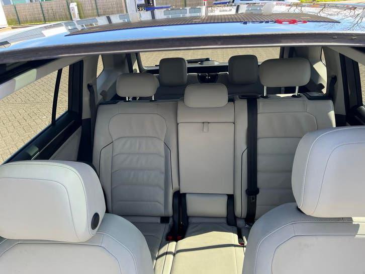 VW Tiguan allspace 7 stoelen 1.5 TSI 150pk DSG-7 R-Line VOL, Auto's, USB, 4 cilinders, 7 stoelen, Leder