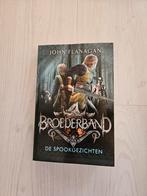 Broederband Boek 6: De Spookgezichten - John Flanagan, Ophalen of Verzenden, Zo goed als nieuw, John Flanagan