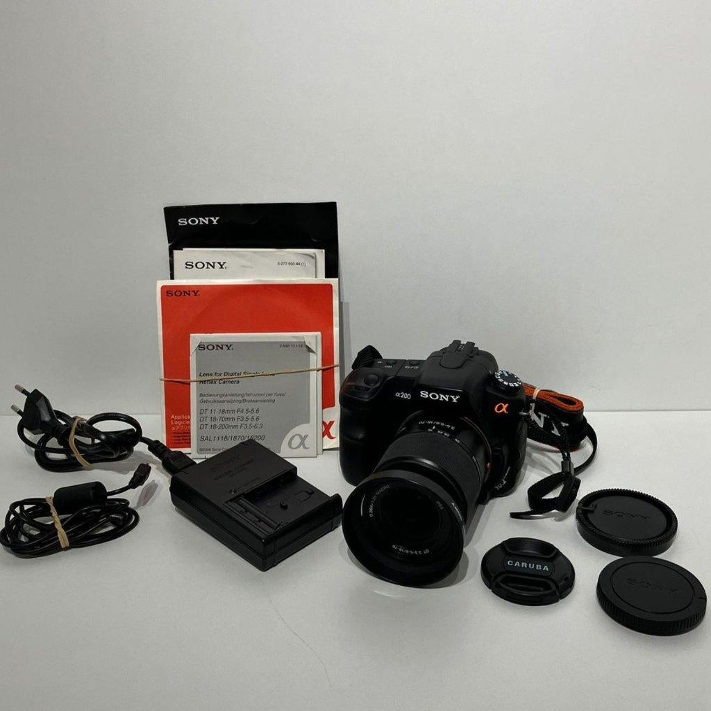 Sony Alpha A200 DSLR Camera + 18-70mm Lens, Accu en Lader, Ophalen of Verzenden, Sony, 8 keer of meer
