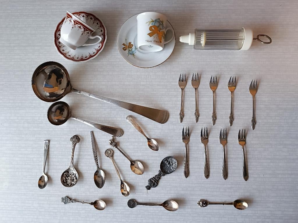 Vintage Gero en Sola bestek vorkjes kop en schotel lepeltjes, Antiek en Kunst, Antiek | Bestek, Ophalen of Verzenden