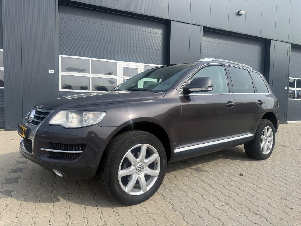 Volkswagen TOUAREG 2.5 TDI HIGHLINE, Gebruikt, Navigatiesysteem, 2242 kg, Bedrijf