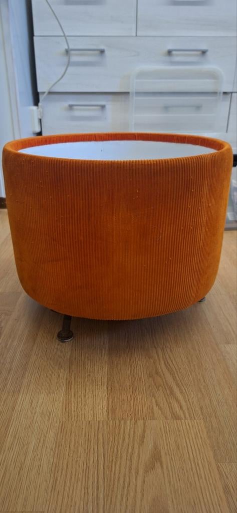 Vintage oranje rib poef met deksel, Huis en Inrichting, Banken | Voetenbanken en Poefen, Ophalen