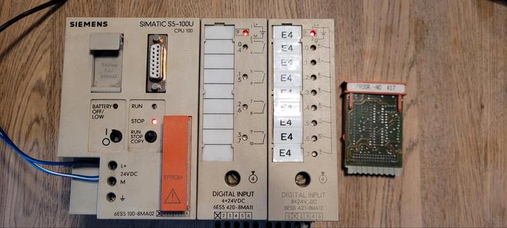 Siemens S5-100U PLC met 2x 8 digitale inputs en 2 EPROMS, Hobby en Vrije tijd, Elektronica-componenten, Ophalen of Verzenden