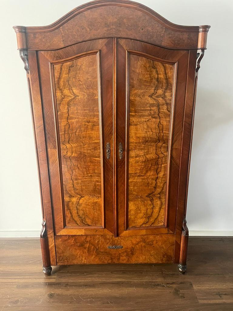 Antieke bufetkast, Ophalen