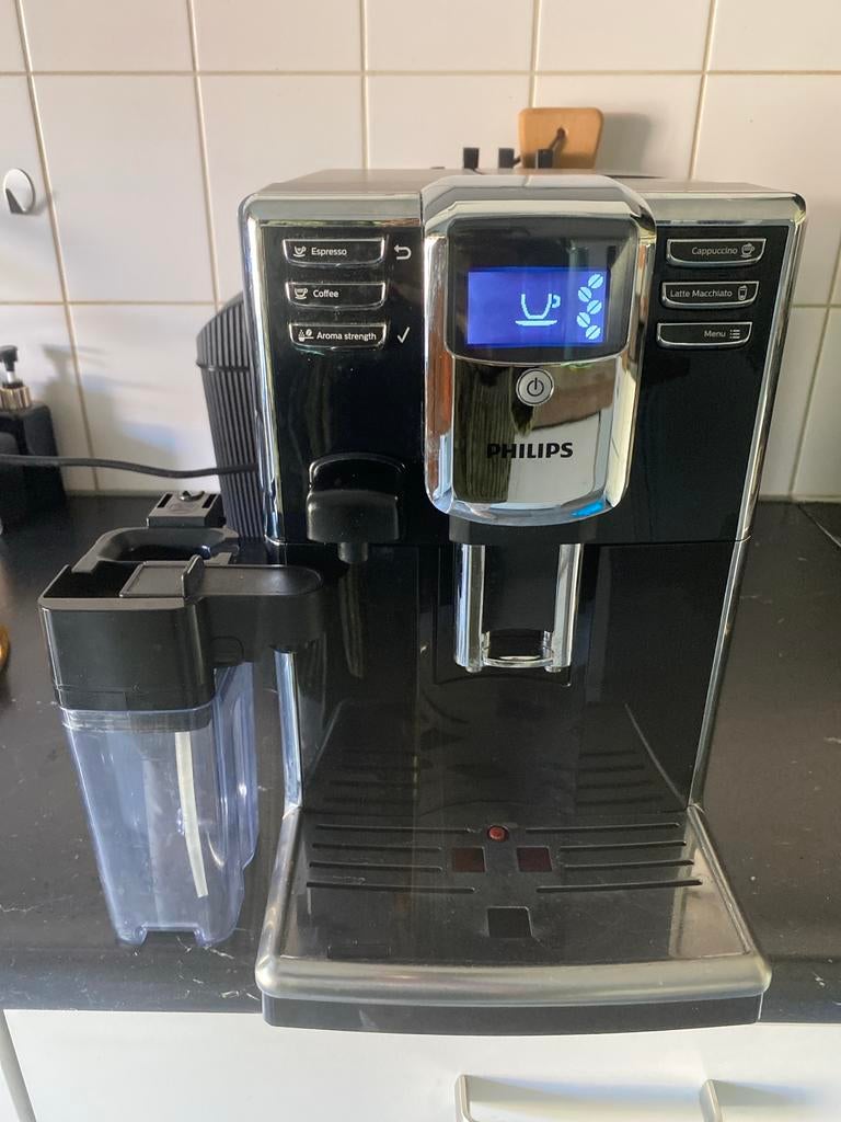 Philips EP5360 Koffiemachine met defect, voor de handige klu, Witgoed en Apparatuur, Koffiezetapparaten, Stoompijpje, Koffiemachine