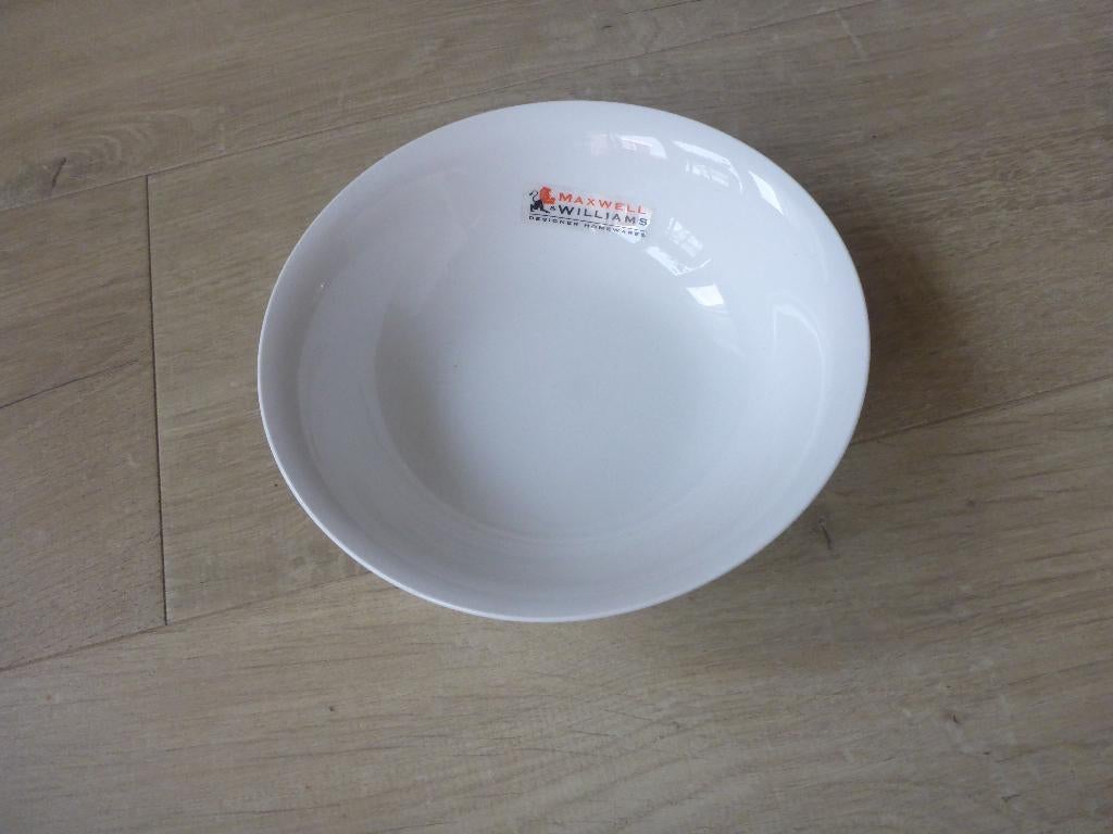 Schaaltje maxwell & williams, white basics., Huis en Inrichting, Keuken | Servies, Nieuw, Ophalen of Verzenden, Schaal of Schalen