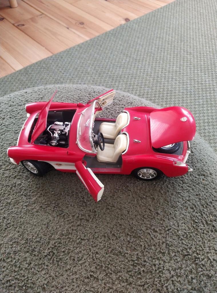 Chevrolet Corvette 1957, schaal 1:18, Ophalen of Verzenden, Zo goed als nieuw, Bburago