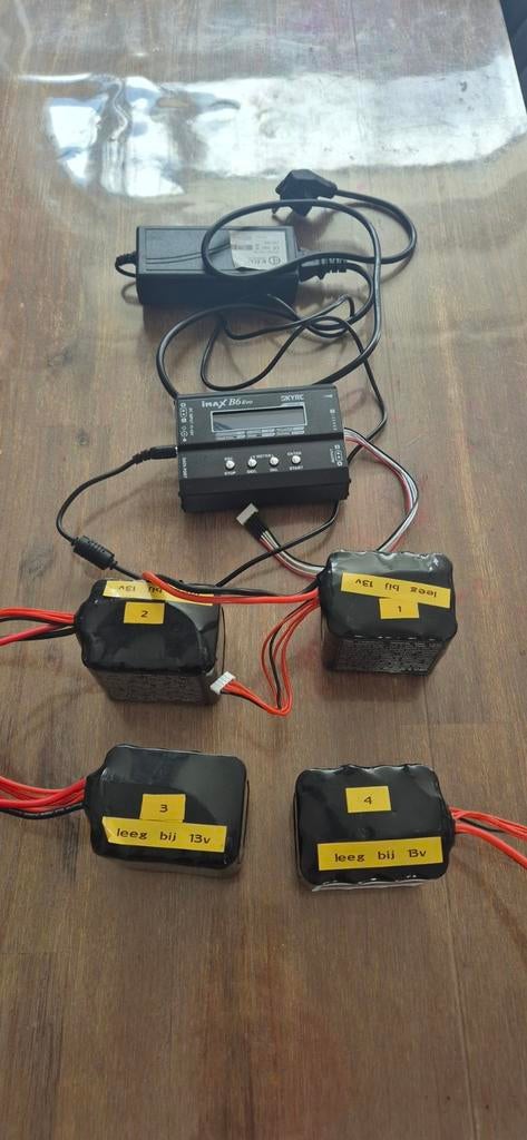 4x Carplounge Baitboat Accu's 14.8V 8.7Ah met lader, Ophalen of Verzenden, Gebruikt