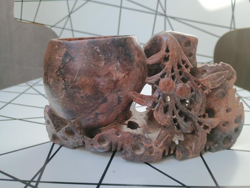 Figuur van rood marmerachtige gesteente, handgemaakt, Antiek en Kunst, Curiosa en Brocante, Ophalen