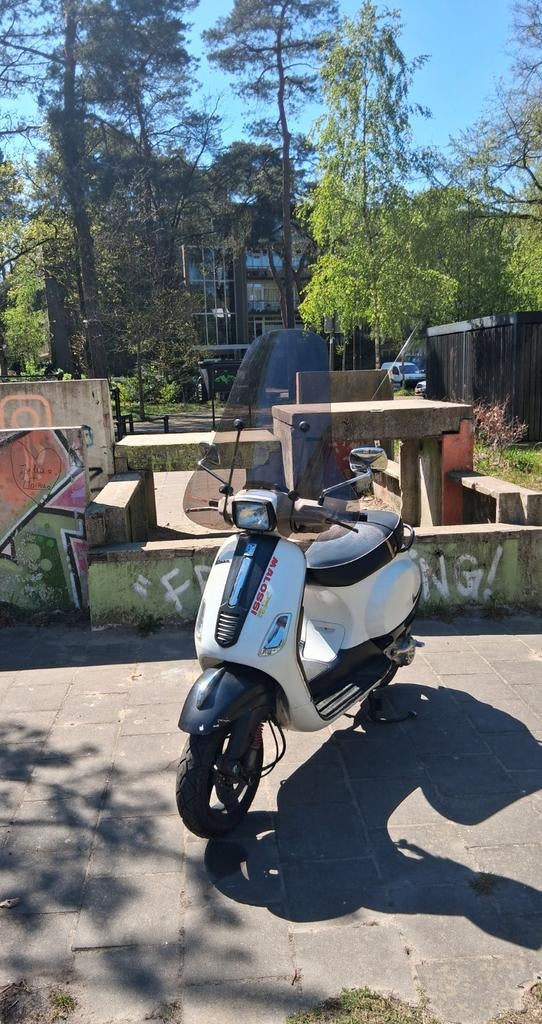 Mooie Vespa S50 4T 4V uit 2012 - Goed Onderhouden, Fietsen en Brommers, Ophalen of Verzenden