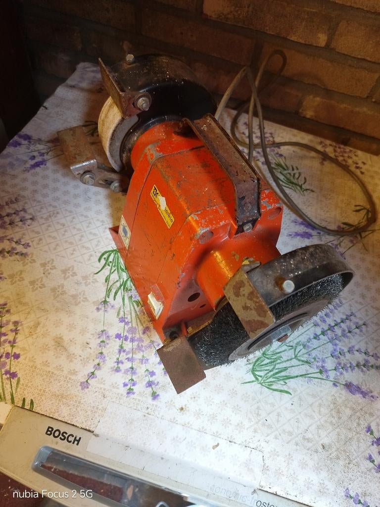 Creusen Slijpmachine DS7150 TS - Werkbankslijpmachine, Ophalen of Verzenden, Gebruikt, Minder dan 700 watt, Werkbankslijpmachine