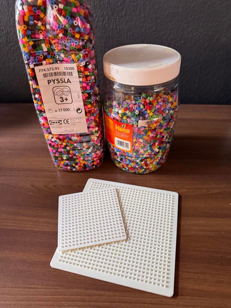 Grote partij strijkkralen met grondplaten (Hama & Pyssla), Gebruikt, Meerkleurig, Ophalen of Verzenden, Kunststof