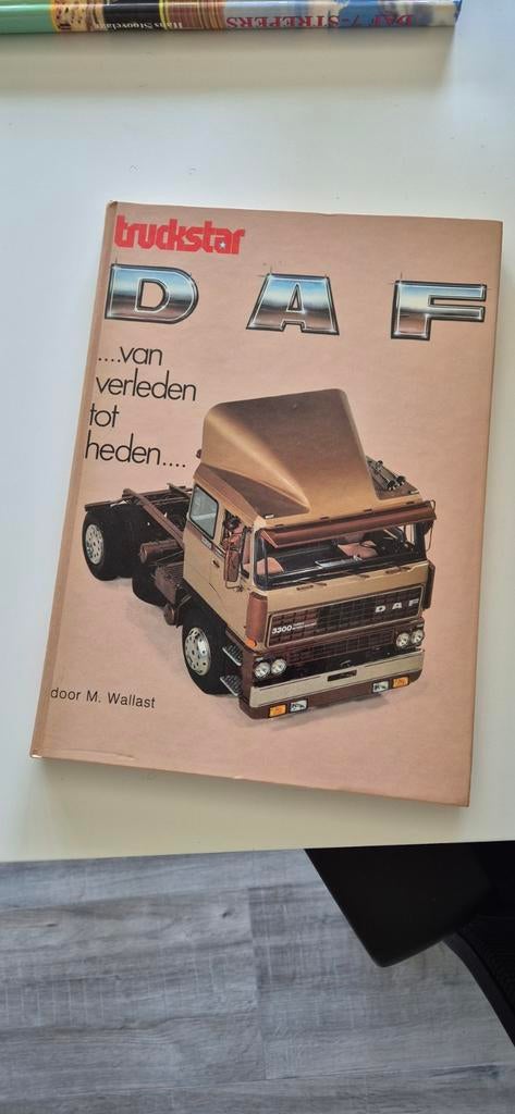 Truckstar DAF: Van Verleden tot Heden, Ophalen of Verzenden, Gelezen, M. Wallast, Vrachtwagen