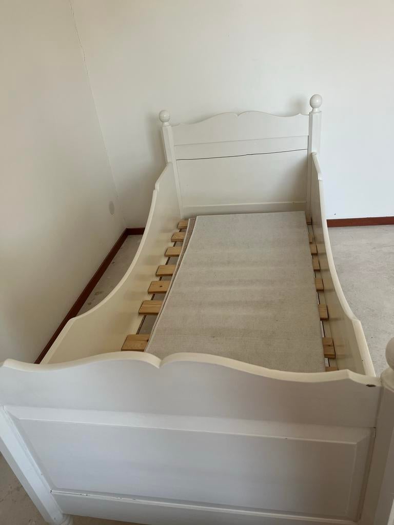 Wit eenpersoonsbed met lattenbodem, Huis en Inrichting, Slaapkamer | Bedden, Ophalen, Gebruikt, 90 cm, Eenpersoons
