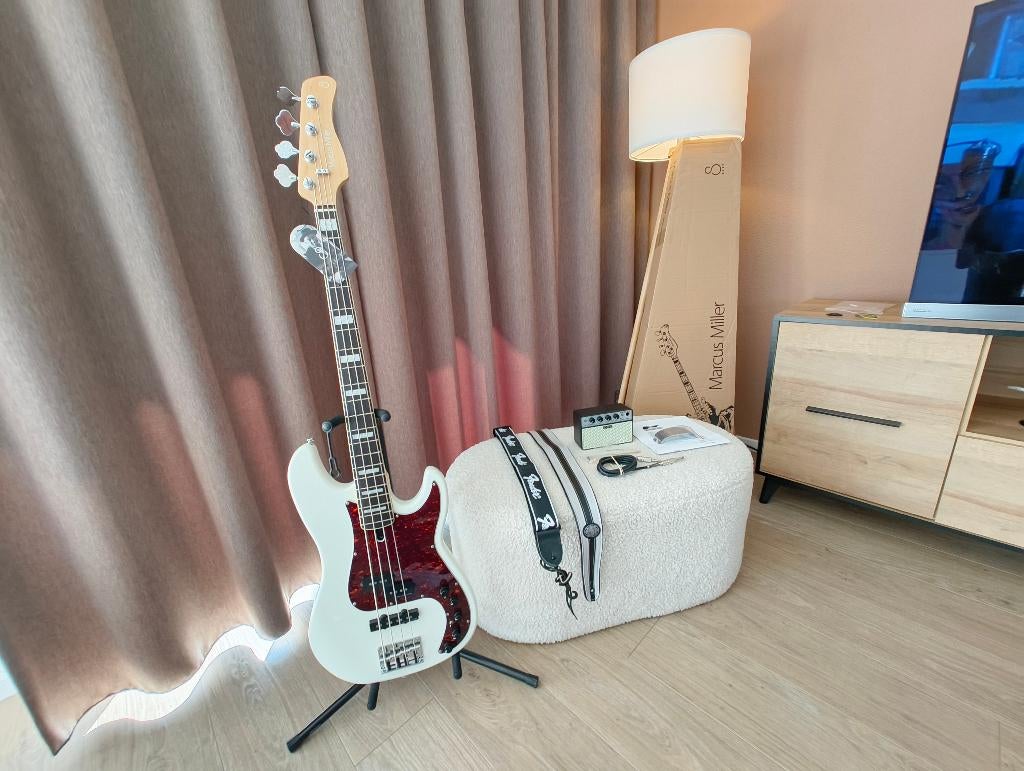Sire Marcus Miller P7-4 snaar actieve basgitaar + acc. ZGAN!, Ophalen of Verzenden, Zo goed als nieuw, Elektrisch
