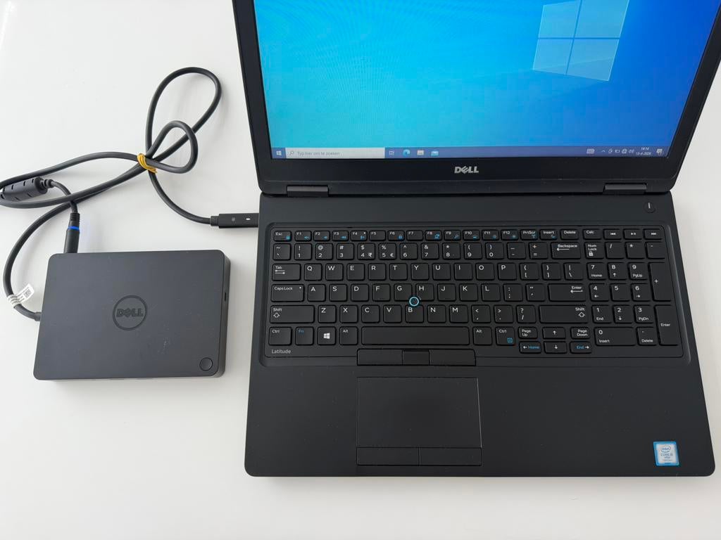 Zakelijke Dell Latitude 5580 met lader en docking station, Gebruikt, Qwerty, 8 GB, Ophalen of Verzenden