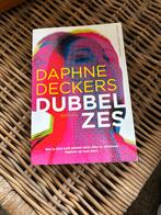 Daphne Deckers - Dubbel zes, Boeken, Ophalen of Verzenden, Zo goed als nieuw, Daphne Deckers