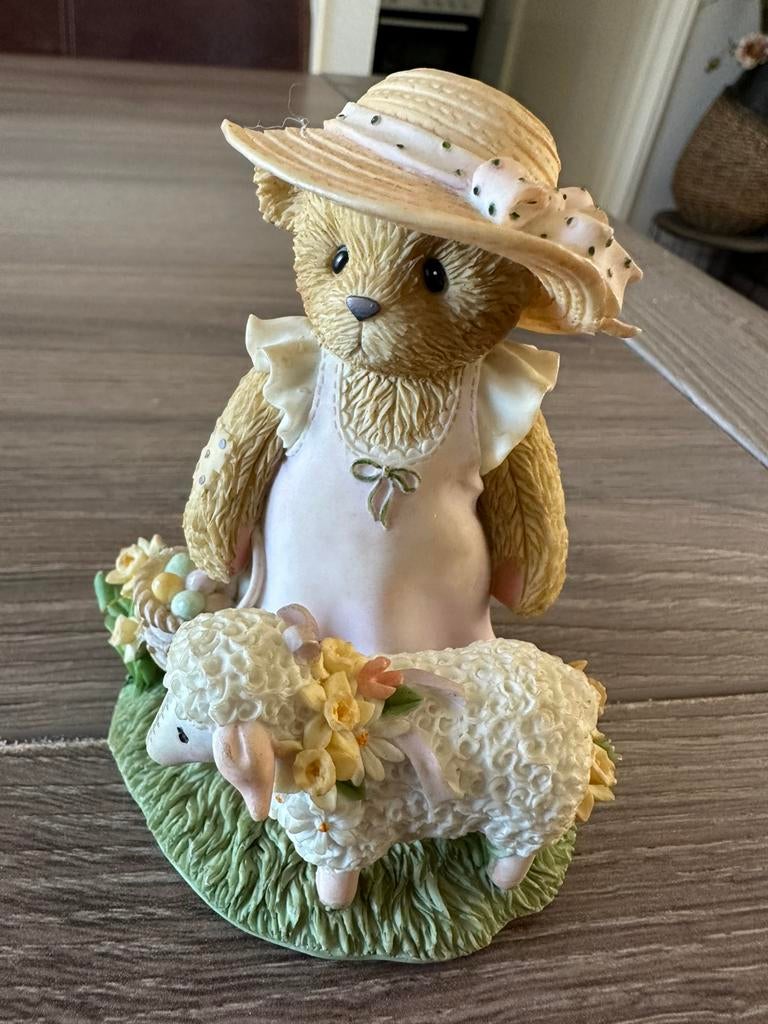 Cherished teddies April nr 107062 uit 2002, Ophalen of Verzenden, Zo goed als nieuw, Beeldje, Cherished Teddies
