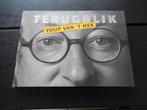 Boek met 2 cd's van Youp v/h Hek- Terugblik, Boeken, Ophalen, Zo goed als nieuw, Cabaret