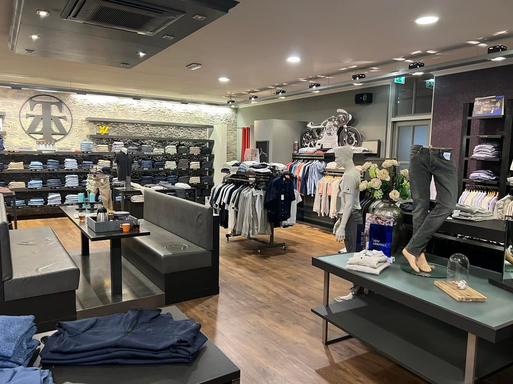 Compleet Winkelinterieur - 300m² Flexibel & Verstelbaar, Ophalen