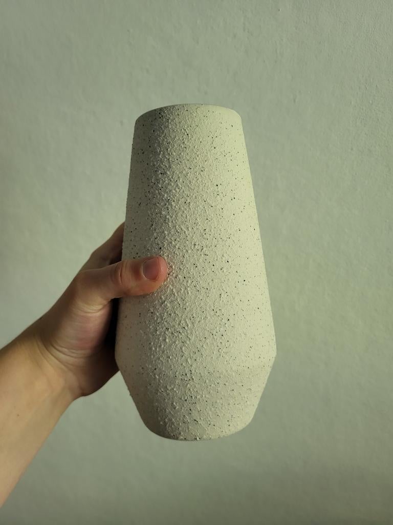 Witte keramieken vaas, Ophalen of Verzenden, Zo goed als nieuw, Overige vormen, Minder dan 25 cm