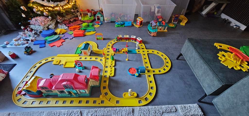 Grote treinbaan met diverse accessoires, Kinderen en Baby's, Speelgoed | Overig, Gebruikt, Jongen of Meisje, Ophalen of Verzenden