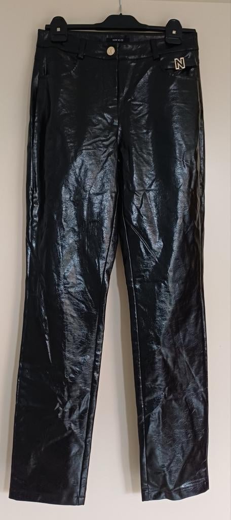 Nikkie broek leer look maat 36, Kleding | Dames, Broeken en Pantalons, Zwart, Nieuw, Ophalen of Verzenden, Nikkie