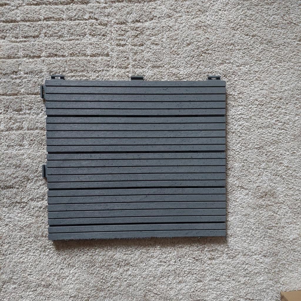 12 Grijze composiet tegels 30x27cm (met een stukje af), Ophalen, Nieuw, Composiet