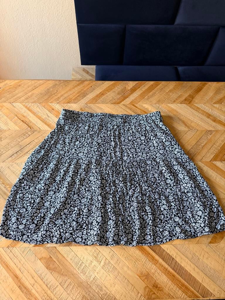 Kort rokje met bloemenprint, Kleding | Dames, Rokken, Zwart, Maat 46/48 (XL) of groter, Ophalen of Verzenden, Gedragen