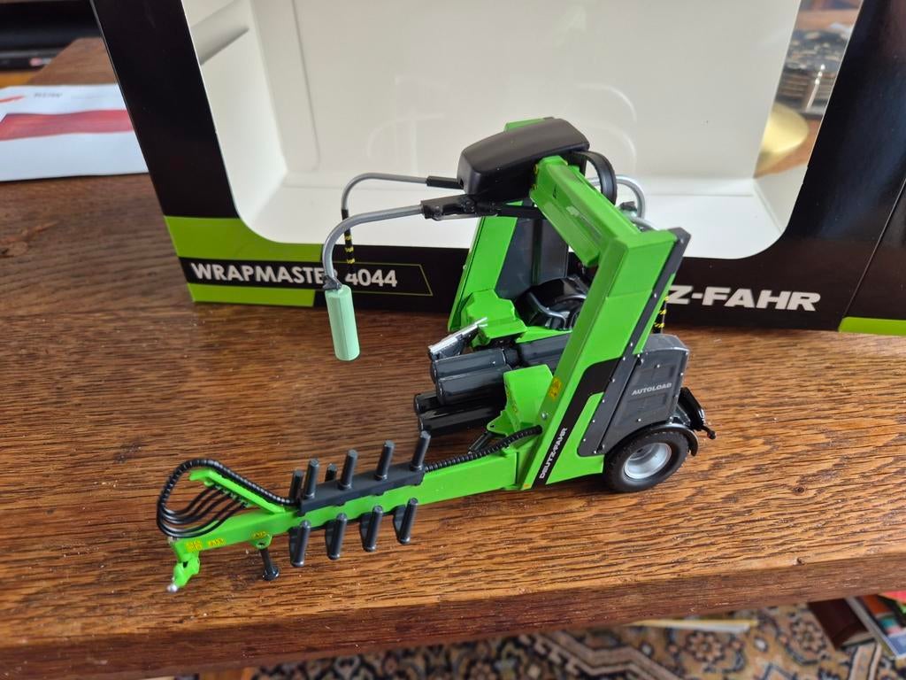 Deutz-Fahr Wrapmaster 4044 model, Hobby en Vrije tijd, Modelauto's | 1:32, Ophalen of Verzenden, Nieuw