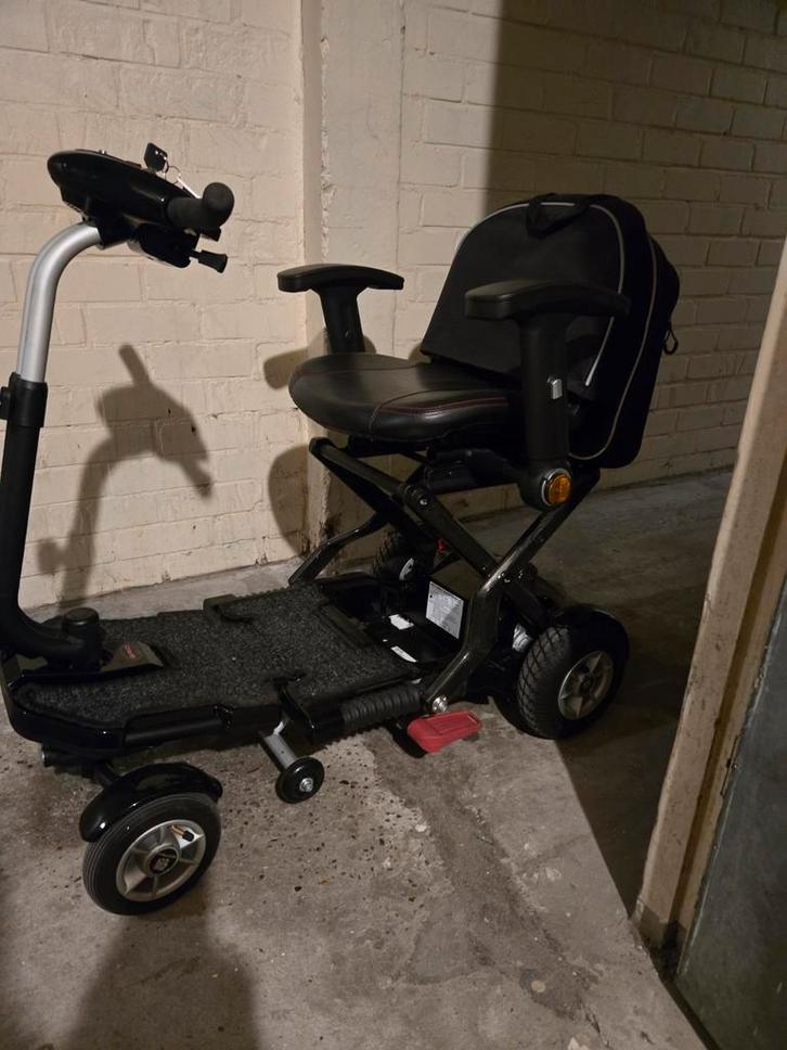 Opvouwbare scootmobiel, Diversen, Brommobielen en Scootmobielen, Zo goed als nieuw, 15 km of minder, 10 km/u of minder, Ophalen