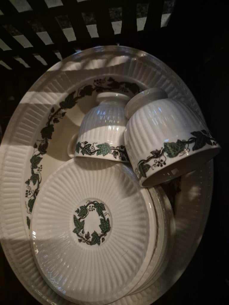Krat vol Wedgwood servies: schaal, kop & schotels, Ophalen, Gebruikt, Keramiek, Wedgwood