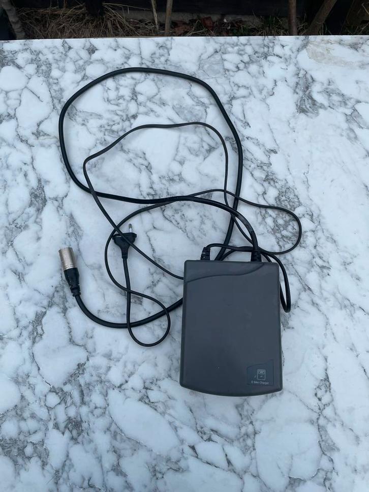 E-Bike Acculader, Fietsen en Brommers, Fietsaccessoires | Fietsaccu's, Gebruikt, Ophalen of Verzenden