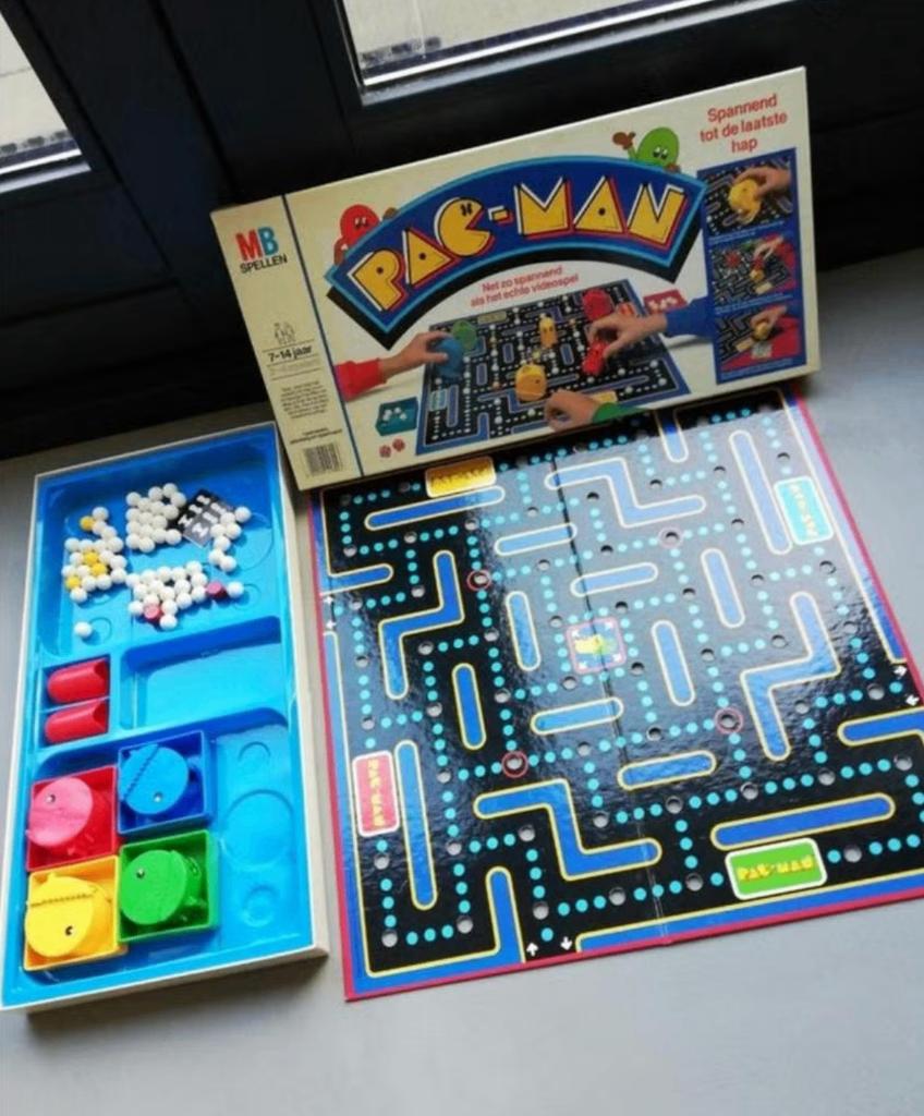 pac-man bordspel MB arcade retro games, Drie of vier spelers, Ophalen of Verzenden, Gebruikt, MB