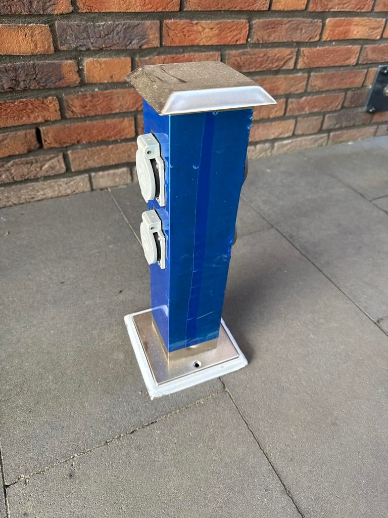 Rvs stroomzuil met vier stopcontacten, Ophalen, Gebruikt, Stopcontact