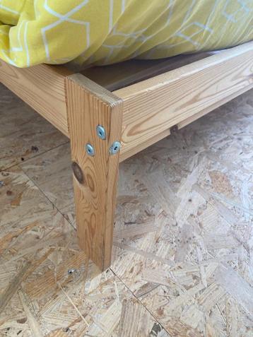 Grenen bedframe 140x200 cm, IKEA Neiden incl. lattenbodems - afbeelding 3