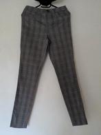 Dreamstar grijs geblokte broek maat 38, Kleding | Dames, Broeken en Pantalons, Maat 38/40 (M), Ophalen of Verzenden, Zo goed als nieuw