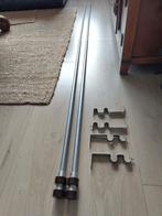Twee uitschuifbare gordijnroedes met knoppen. 117-134 cm., Ophalen, Gebruikt, 200 cm of meer