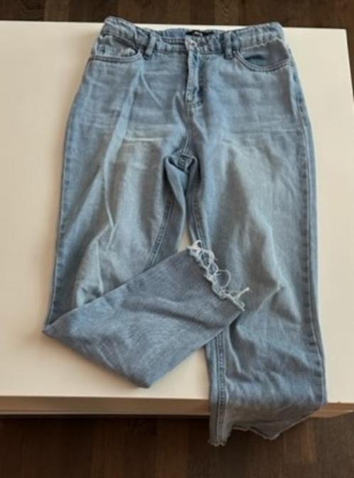 LMTD mom jeans light denim mt 164 ZGAN, Kinderen en Baby's, Kinderkleding | Maat 164, Zo goed als nieuw, Meisje, Broek, Ophalen of Verzenden
