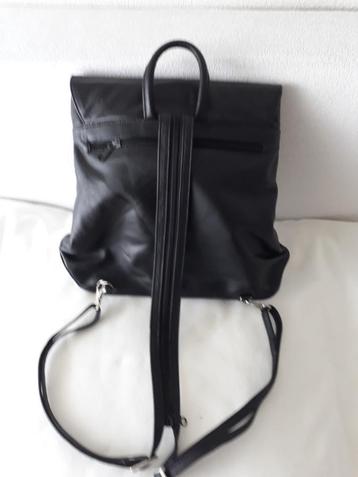 Zwart leren rugtas / schoudertas beschikbaar voor biedingen