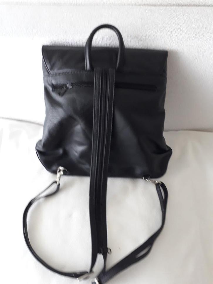 Zwart leren rugtas / schoudertas, Sieraden, Tassen en Uiterlijk, Tassen | Rugtassen, Gebruikt, Overige merken, 25 tot 40 cm, 30 tot 45 cm