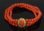 Bloedkoraal 3-strengs vintage armband fraai 14k gouden slot, Ophalen of Verzenden, Goud, Armband, Met edelsteen